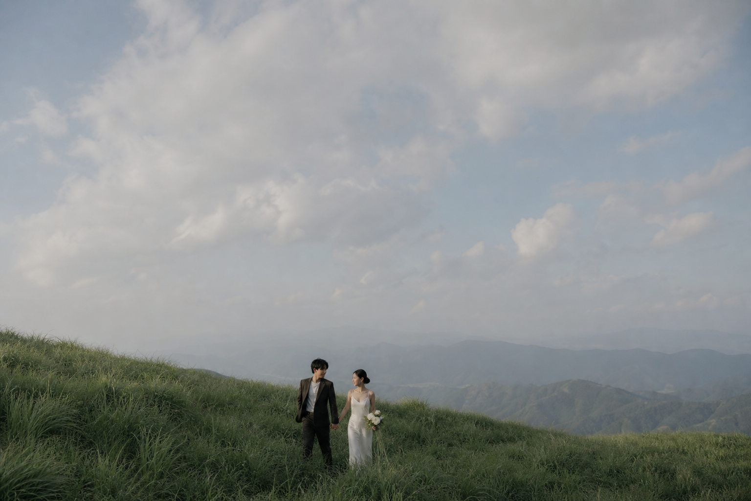 結婚式を迎える新郎新婦